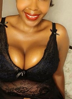 Lulu - escort in Nairobi Photo 5 of 5