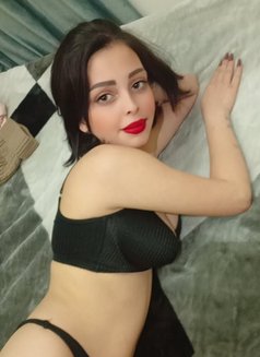 Lulu - escort in Beirut Photo 7 of 10