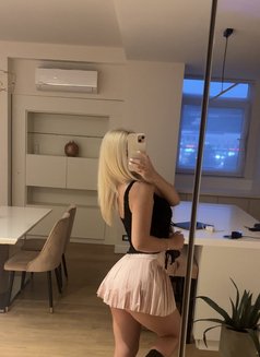 Lulu - puta in Dubai Photo 2 of 5