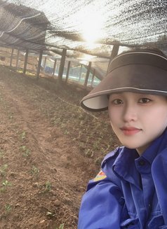 Lulu - masseuse in Mumbai Photo 4 of 4