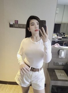 ZinZin - escort in Singapore Photo 4 of 10