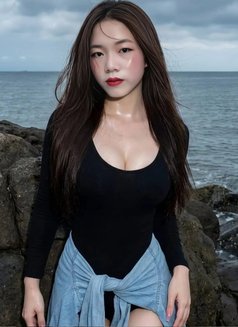 Luna - puta in Bangalore Photo 1 of 4