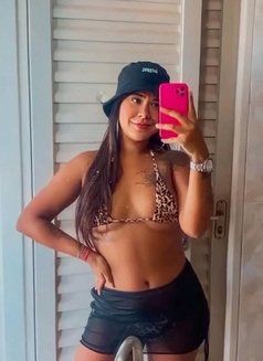 Lua - masseuse in Makati City Photo 15 of 17