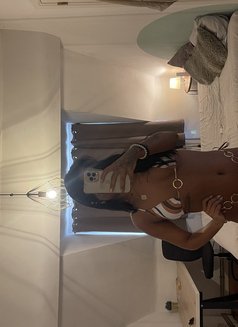 Lua - masseuse in Makati City Photo 17 of 17