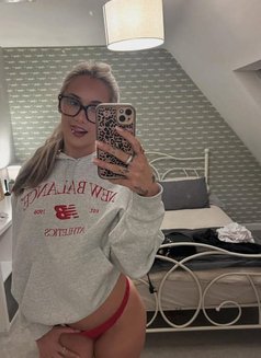 Luna - escort in New Delhi Photo 4 of 4