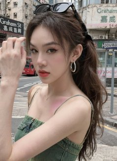 Luna - Transsexual escort in Singapore Photo 4 of 11