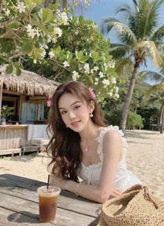 Luna - Transsexual escort in Singapore Photo 5 of 11