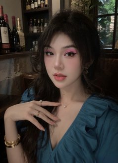 Luna - Transsexual escort in Singapore Photo 6 of 11