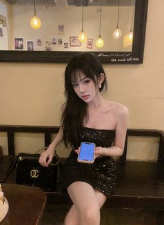 Luna - Transsexual escort in Singapore Photo 7 of 11