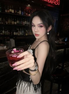 Luna - Transsexual escort in Singapore Photo 10 of 11