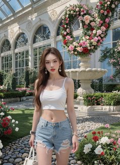 Luna - Transsexual escort in Singapore Photo 11 of 11