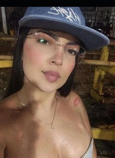 Luna - puta in Abu Dhabi Photo 4 of 15