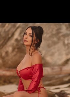 Luna - puta in Abu Dhabi Photo 5 of 15