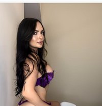 Luna - puta in Abu Dhabi Photo 10 of 15