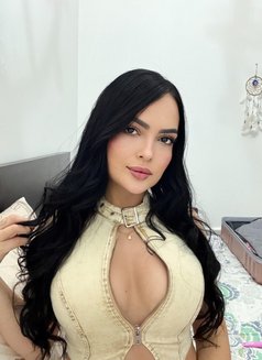 Luna - puta in Abu Dhabi Photo 13 of 15