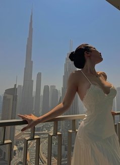 Luna - puta in Dubai Photo 5 of 6