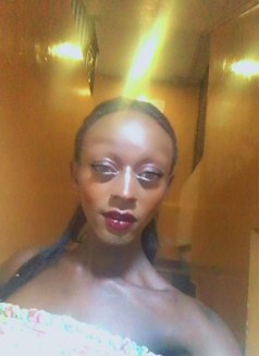 Luna - Transsexual escort in Nairobi Photo 4 of 4