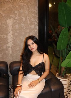 Luna - escort in Manila Photo 3 of 7