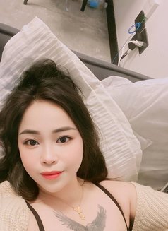 Luna - escort in Taipei Photo 3 of 6