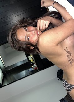 Luna - Transsexual escort in Makati City Photo 5 of 8