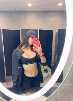 Luna - escort in Chennai Photo 2 of 7