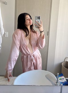 Luna - escort in Chennai Photo 5 of 7