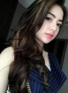 Luna - escort in Jakarta Photo 3 of 5