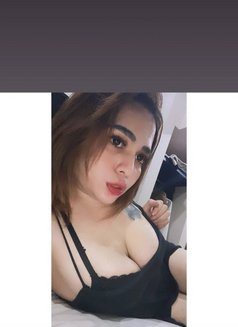 TS Luna - Transsexual escort in Bandung Photo 2 of 7