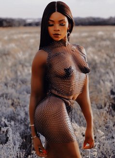 Luna J - companion in Durban Photo 5 of 8