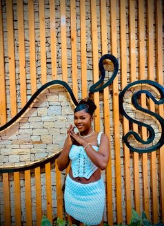 Luna - escort in Gurgaon Photo 1 of 6