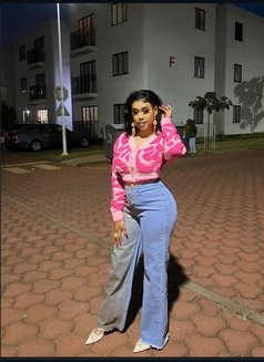 Luna Links - escort agency in Nairobi Photo 7 of 8
