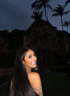 LUNA - natural boobs - puta in Phuket Photo 11 of 16