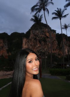 LUNA - natural boobs - puta in Phuket Photo 13 of 16