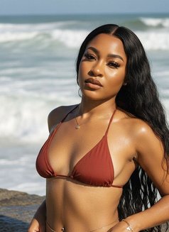 Luna - escort in Dubai Photo 2 of 5