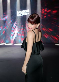 Luna - puta in Dubai Photo 10 of 10