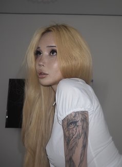 Luna - Transsexual escort in Riyadh Photo 8 of 13