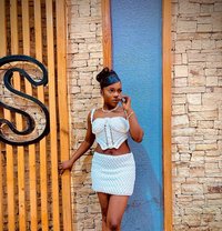 Luna - escort in Gurgaon Photo 1 of 6