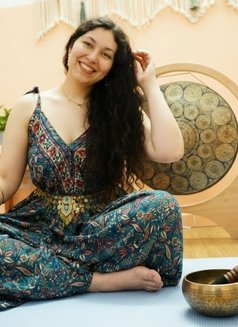 Luna Tantra - masseuse in London Photo 1 of 4