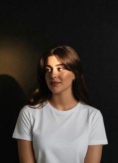Luna tantric massage therapist - masseuse in Lisbon Photo 4 of 6