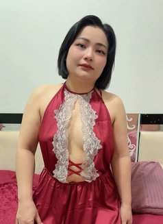 Luna - masseuse in Muscat Photo 2 of 4