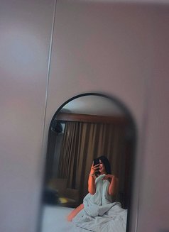 Luna - puta in Dubai Photo 9 of 9
