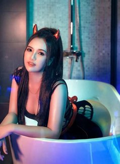 Luna - escort in Dubai Photo 9 of 10