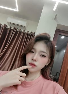 Luna - puta in Dubai Photo 1 of 7