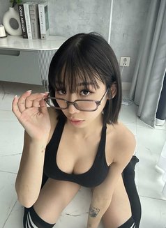 Luna - puta in Osaka Photo 4 of 8