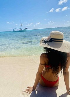 Lunah - puta in Mauritius Photo 2 of 2