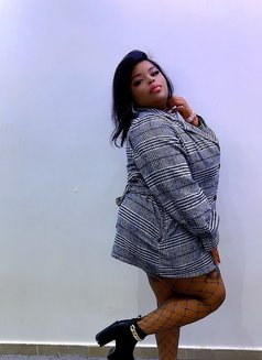 Lunah - puta in Riyadh Photo 2 of 2