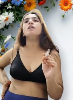Lunara Almas - puta in Hyderabad Photo 1 of 2