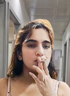 Lunara Almas - puta in Hyderabad Photo 2 of 2