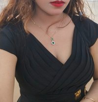 Lunara Almas - puta in Hyderabad