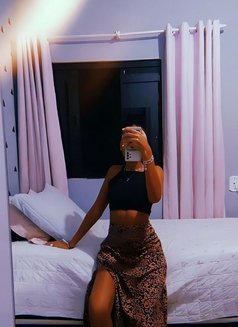 Luscious - puta in Nairobi Photo 2 of 2